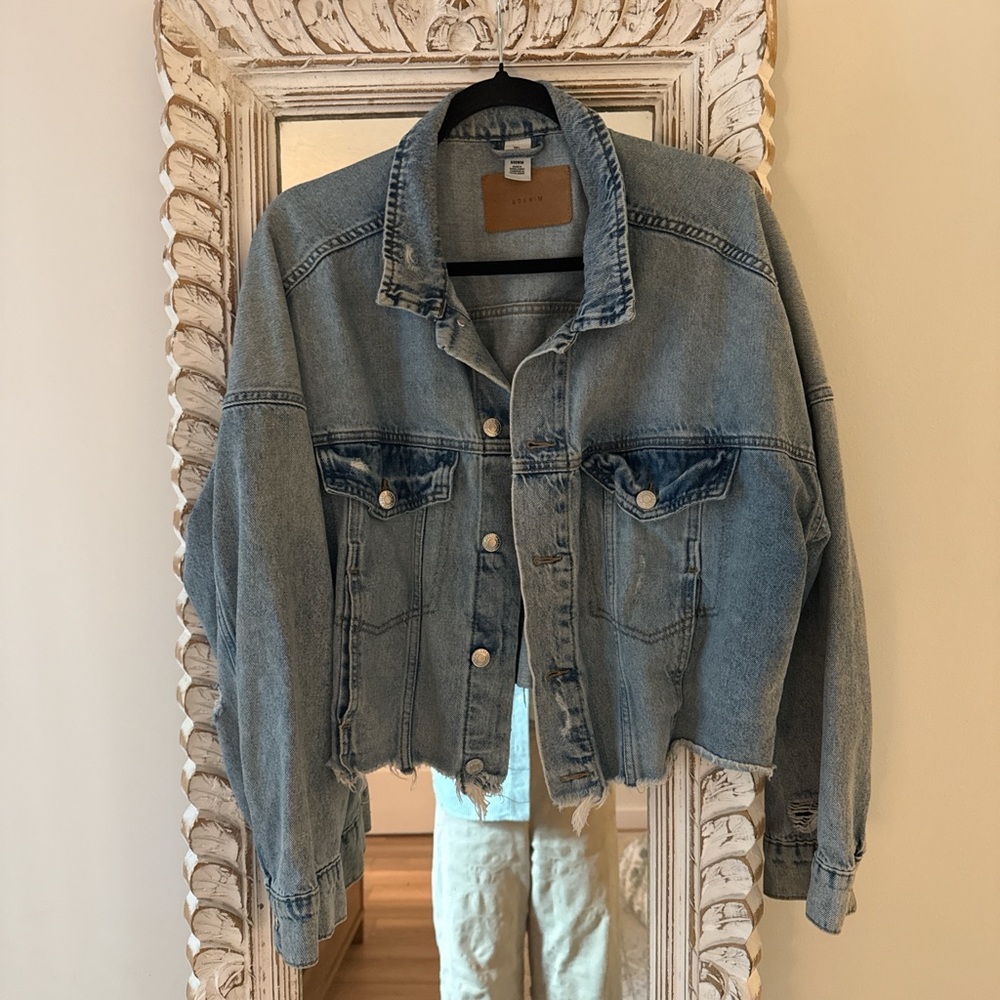 100% Cotton Light Wash Denim Jacket - Classic Womens Jean Jacket